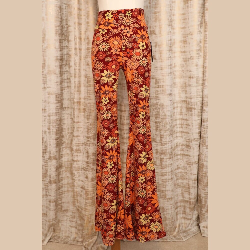 No Boundaries Orange Flared Yoga Pants Size M (NWT)